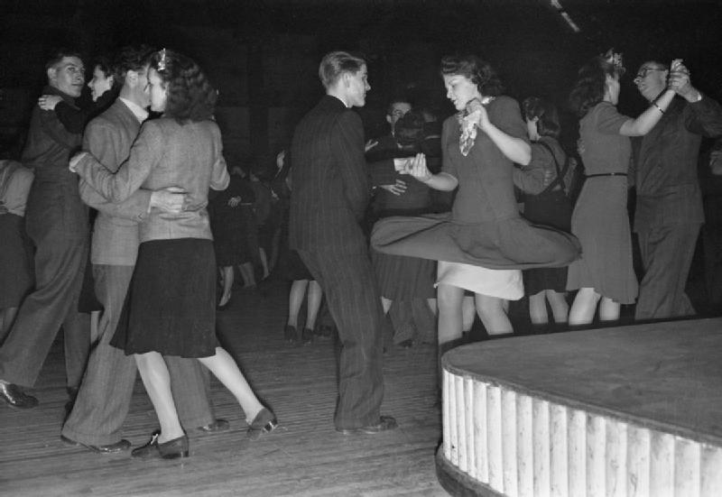 1945 line dancing